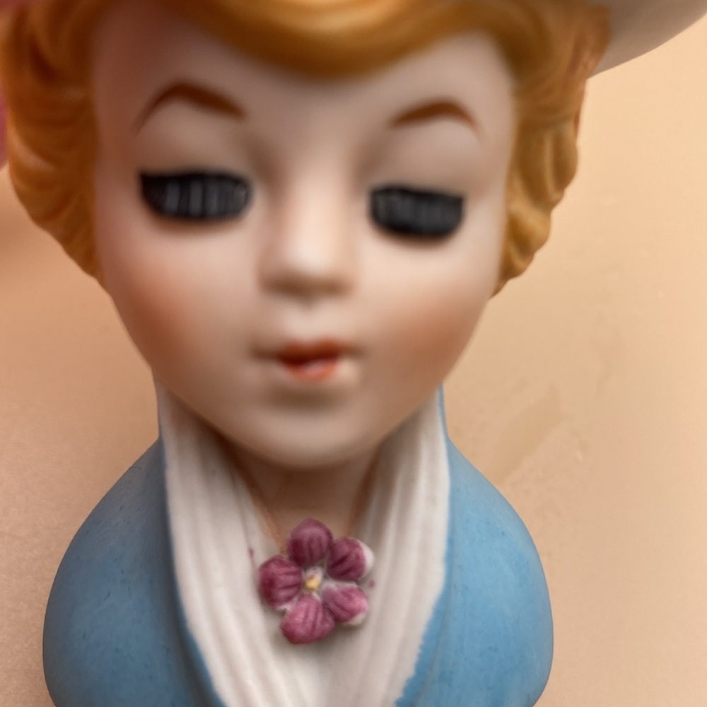 Vintage Giftcraft Lady in Blue Head Vase - Mini Made in Taiwan - Picture 7 of 10